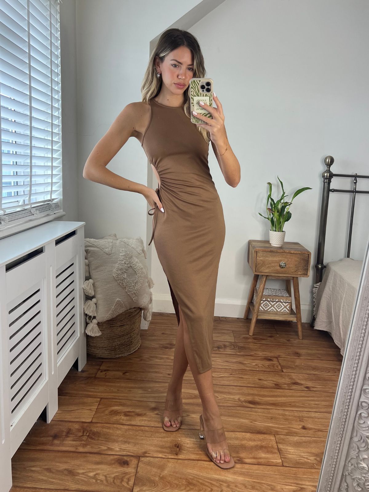 Drea Cut Out Midi Dress / Brown