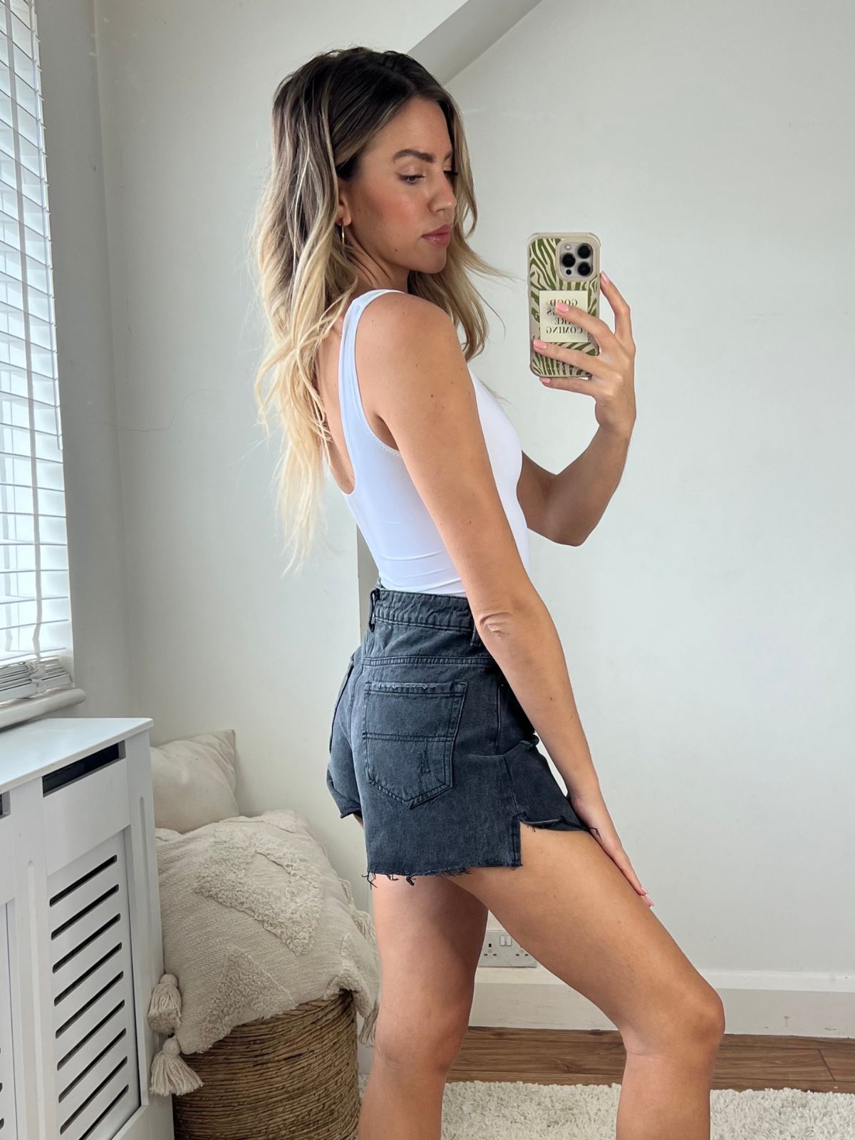 High Waisted Denim Shorts / Black
