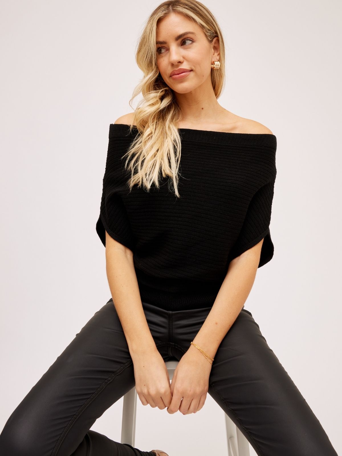 Ashleigh Knitted Off-Shoulder Top / Black