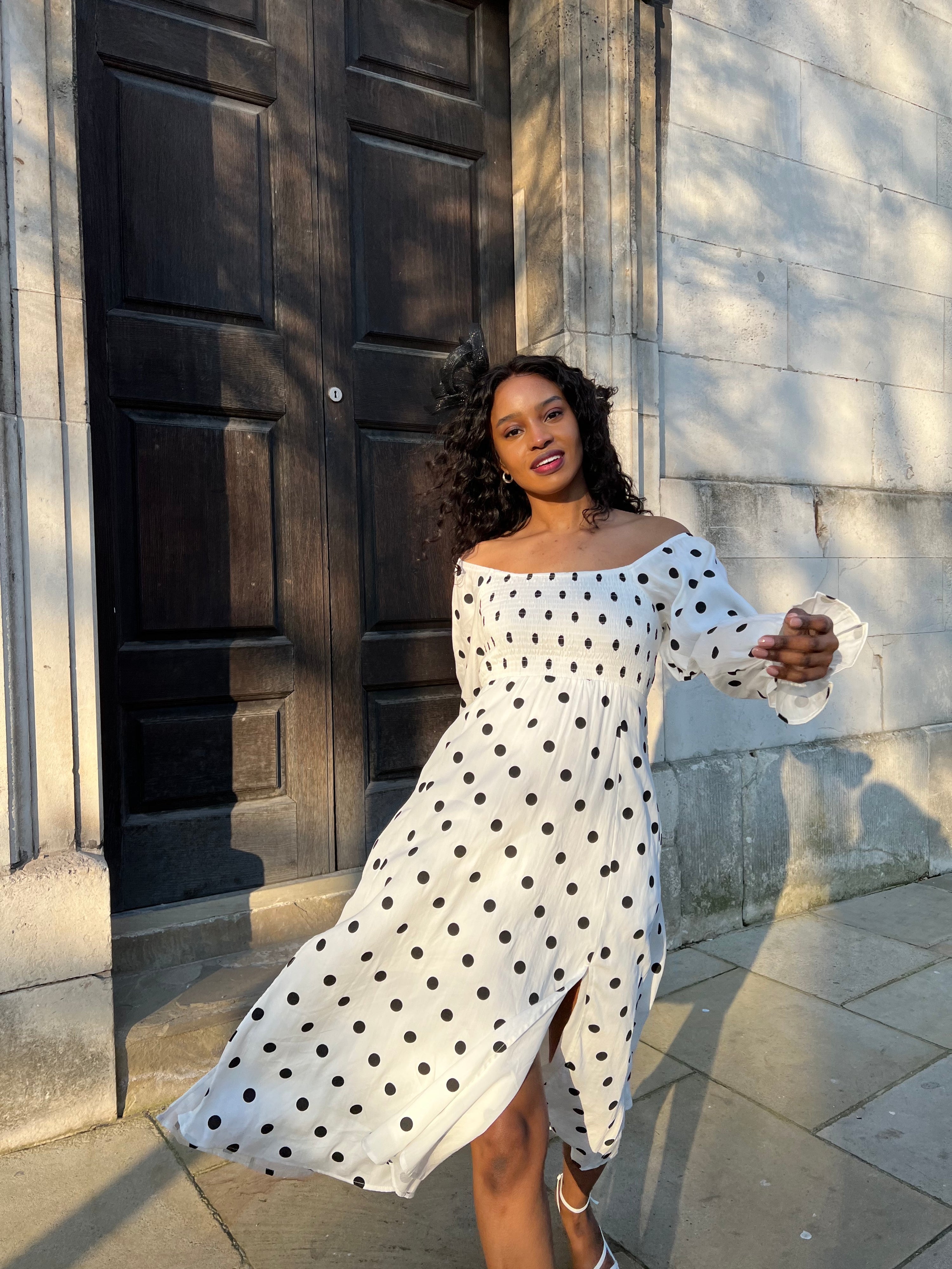 Chloe Shirred Long Sleeve Midi Dress / Mono Spot
