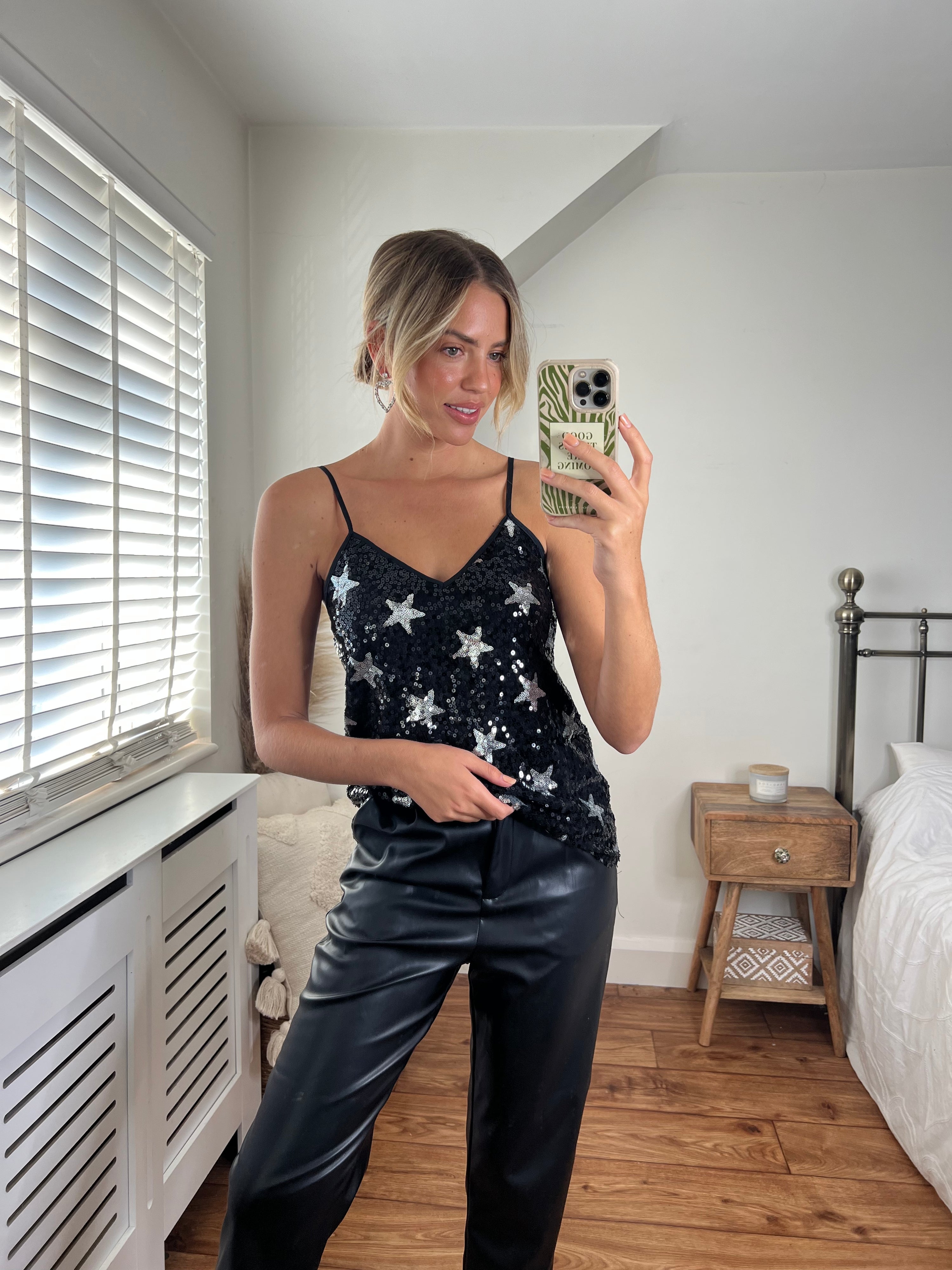 Daya Sequin V Neck Top / Black Star