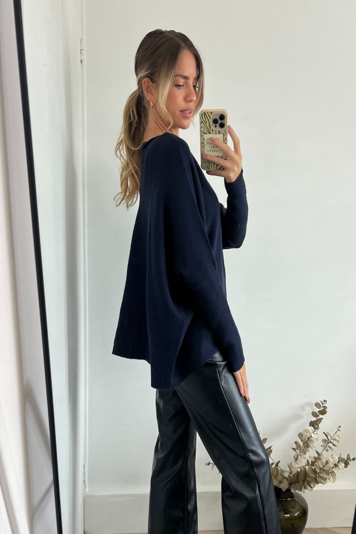 Ella Oversized knitted V Neck Jumper / Navy