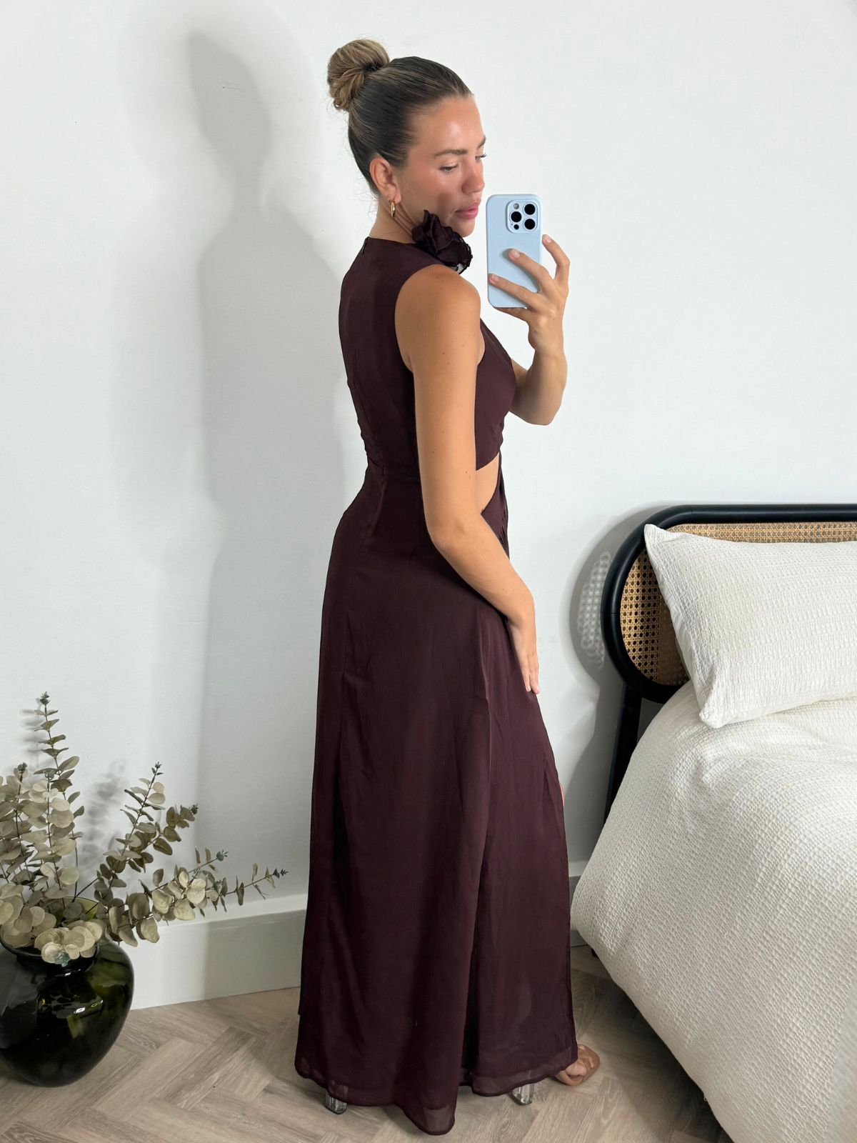 Layla Maxi dress with shoulder corsage / Chocolate