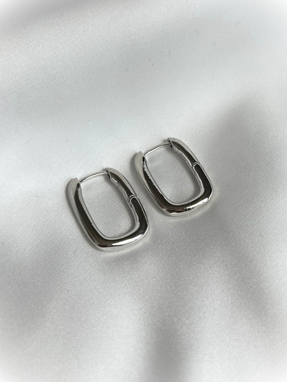 Large Chunky Squoval Hoops / Silver