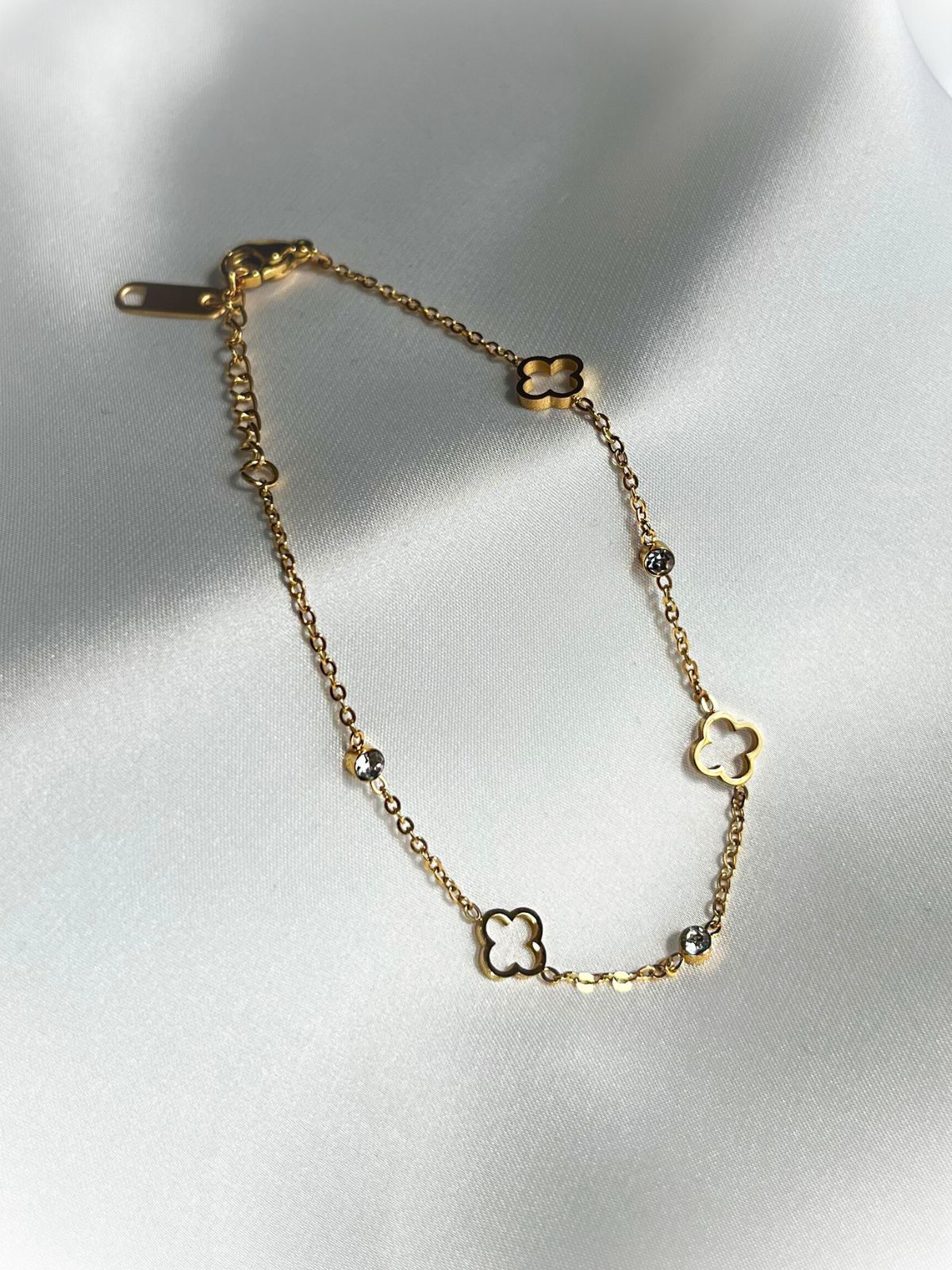 Open Clover and Diamante Bracelet in Gold