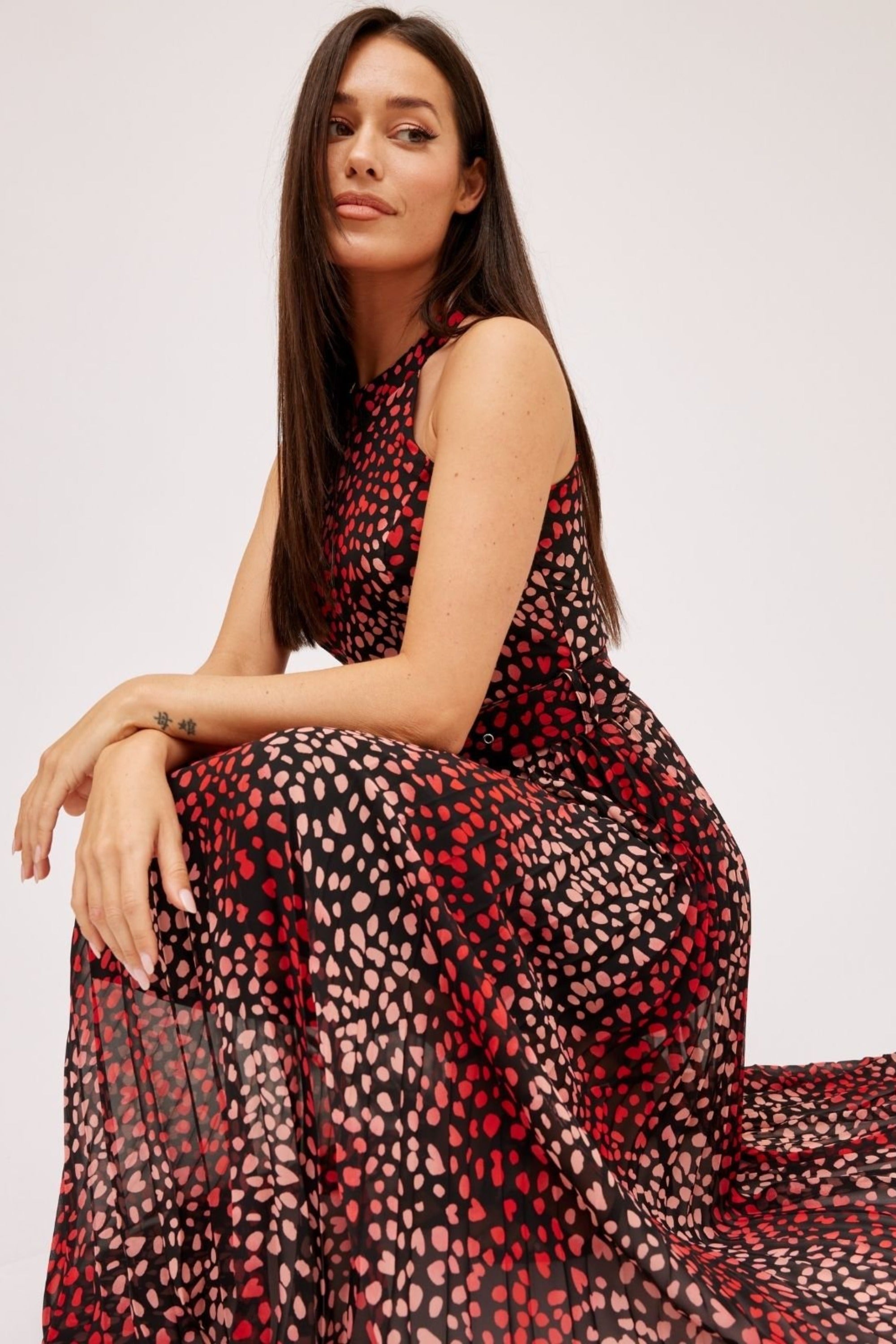 Luisa Belted Pleated Maxi Dress / Multi Black Heart - Style Cheat