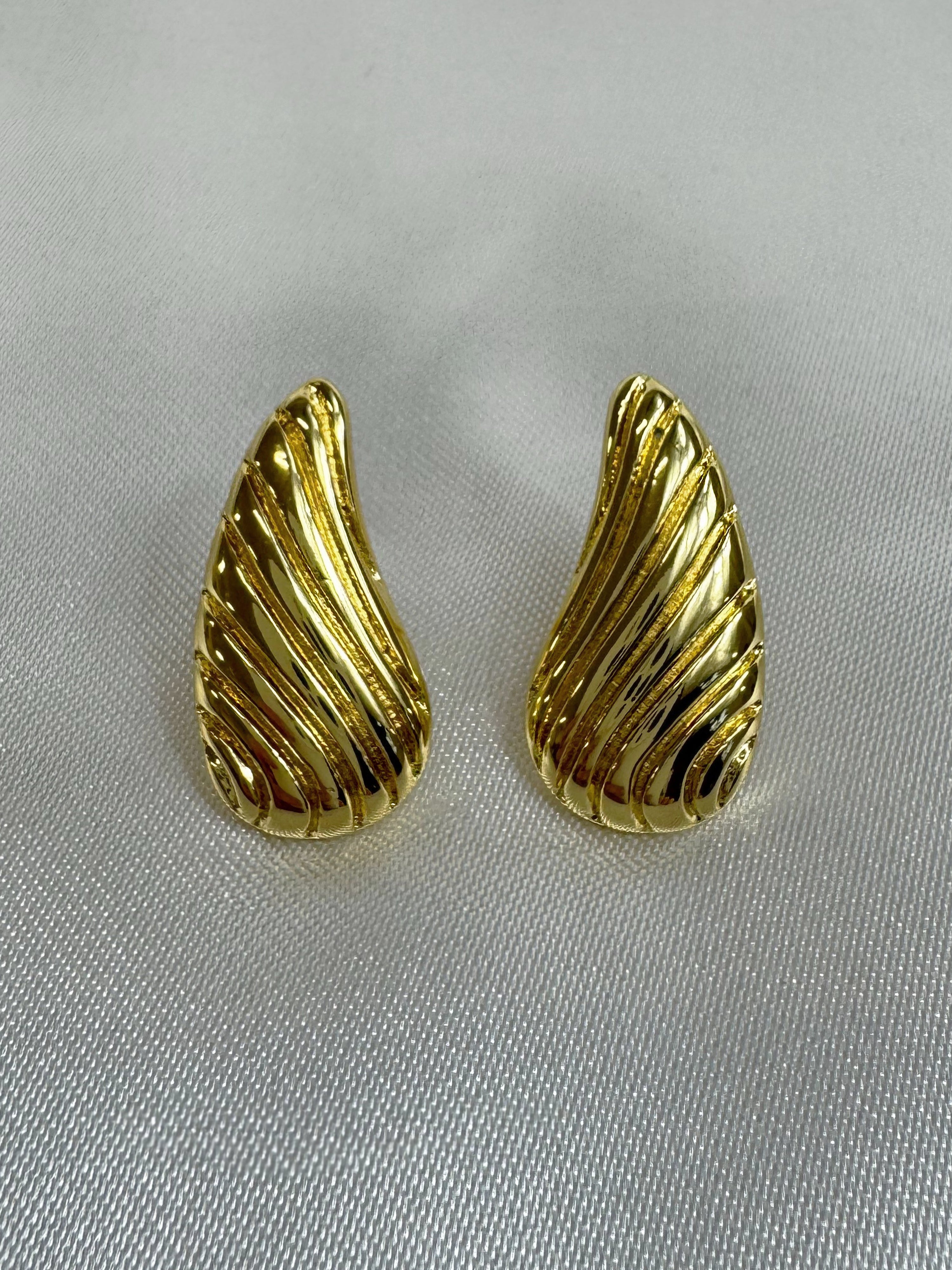 Twist Detail Teardrop Earring in Tarnish Free Gold