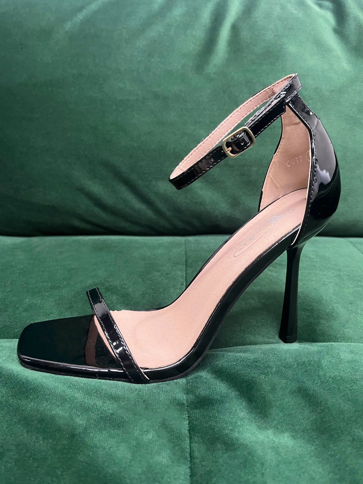 Lilla Barely There Patent Heel / Black