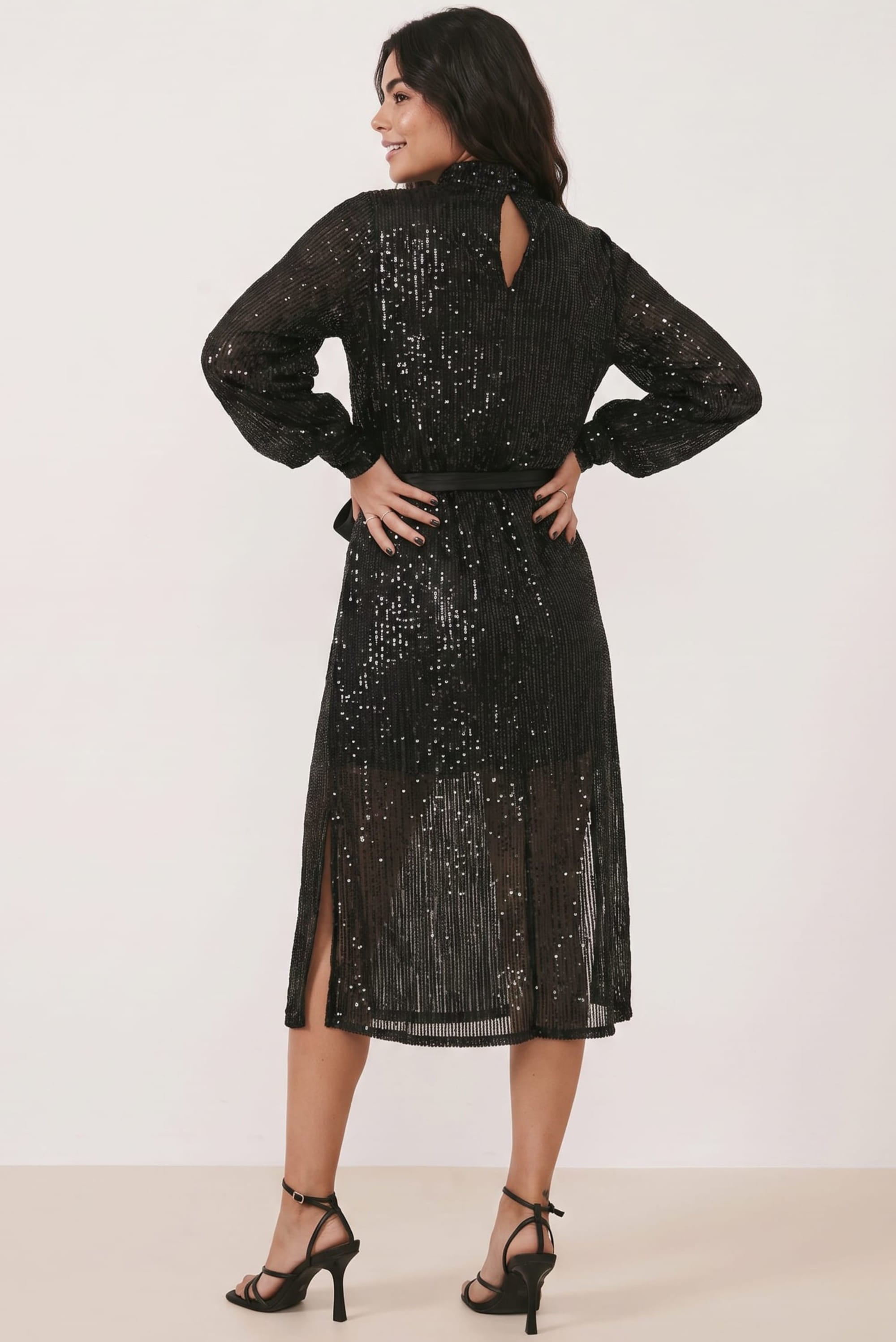 Roxi Sequin Midi Dress / Black