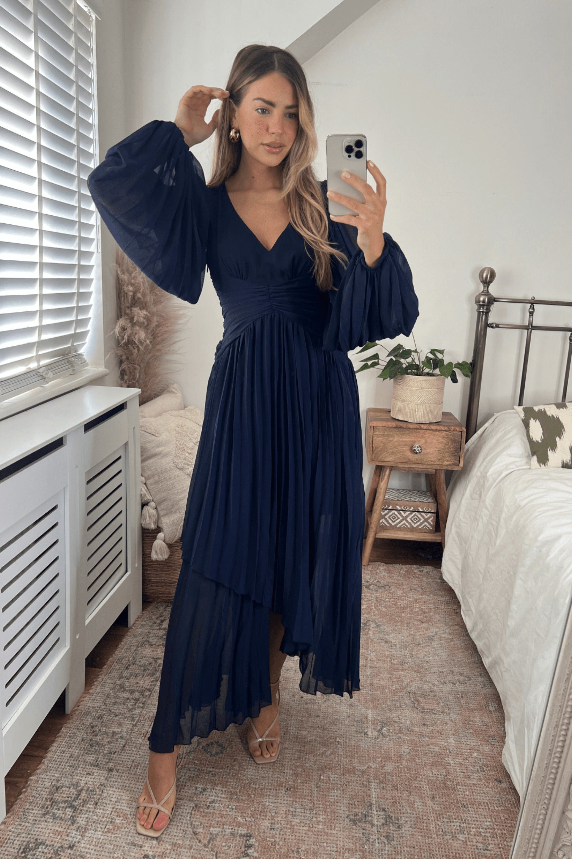 Toni Long Sleeved Pleated Maxi Dress / Navy