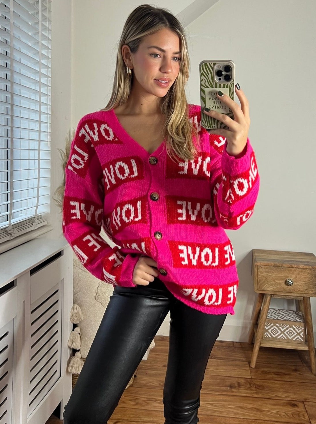 LOVE Motif Knitted Cardigan / Pink