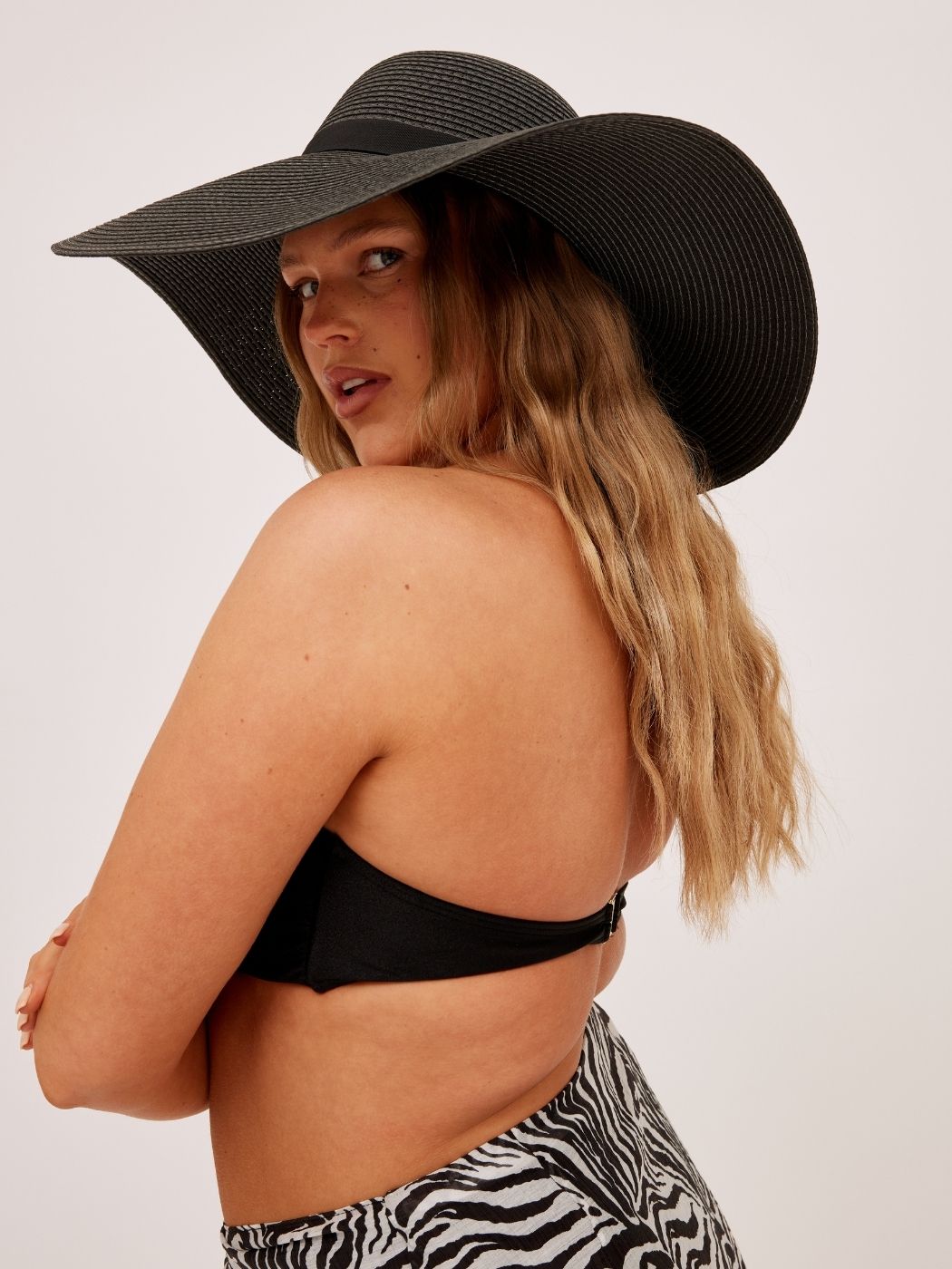 Large Woven Beach Hat / Black