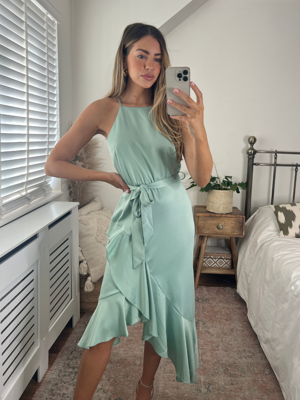 15 Looks With Halter Belted Dresses - Styleoholic